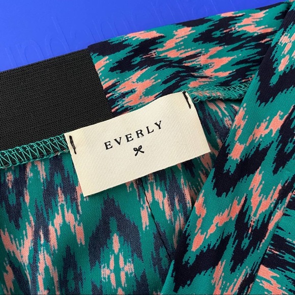 Everly Green Ikat Print Mini Skirt Medium - Picture 3 of 4